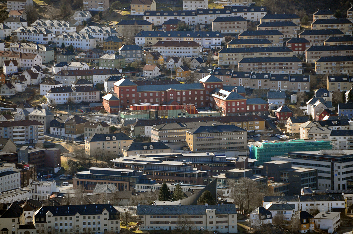 Ny-Krohnborg skole. Oversiktsbilde.