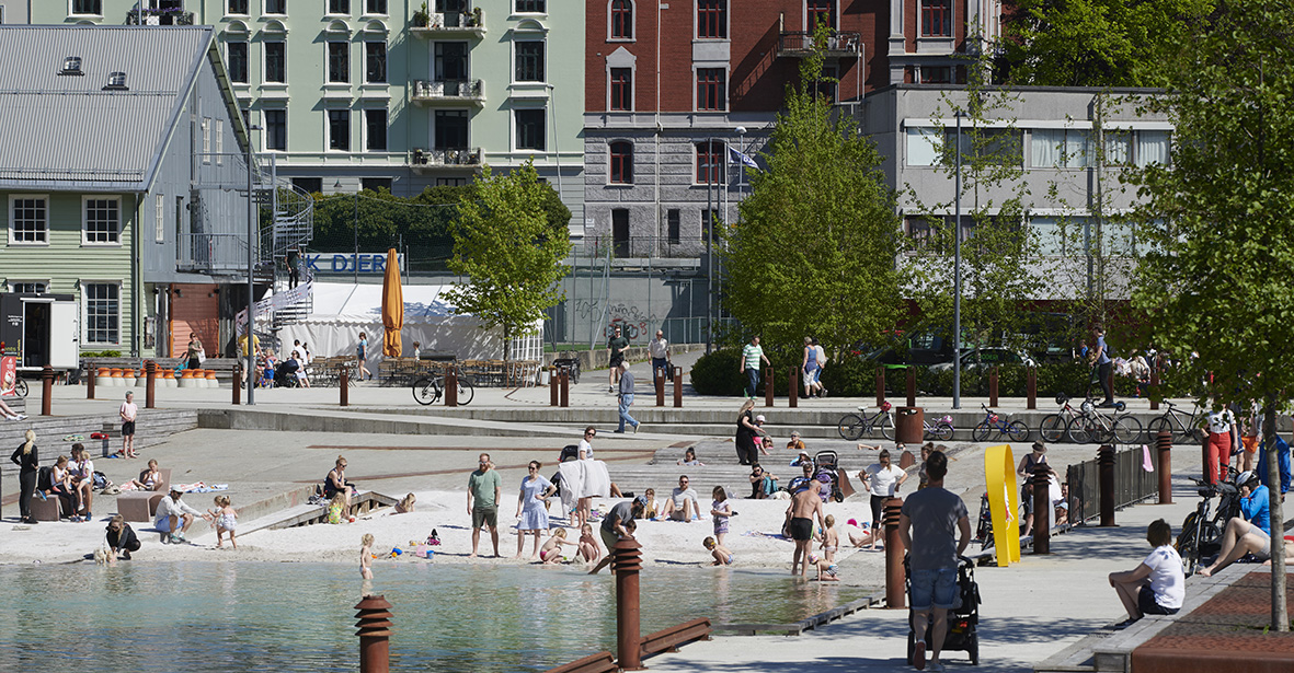 Slippen. Badestrand i urban situasjon.