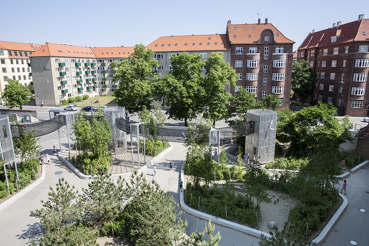 Amager Fælled skole. Grønn skolegård